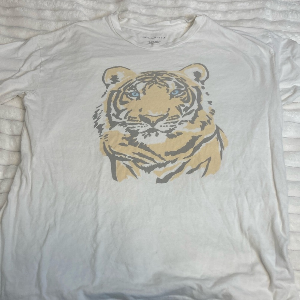 White XS American eagle graphic T-shirt
